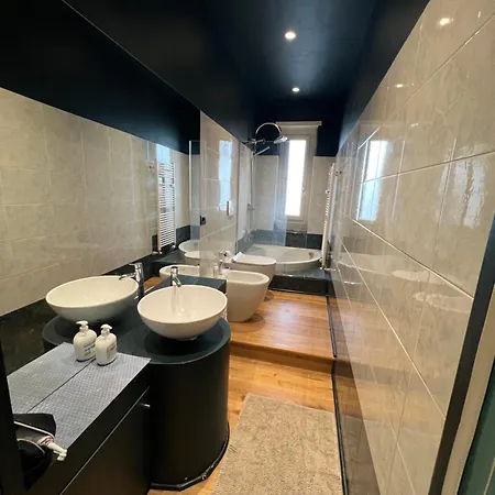 With Private Balcony On The Dora River Apartman *