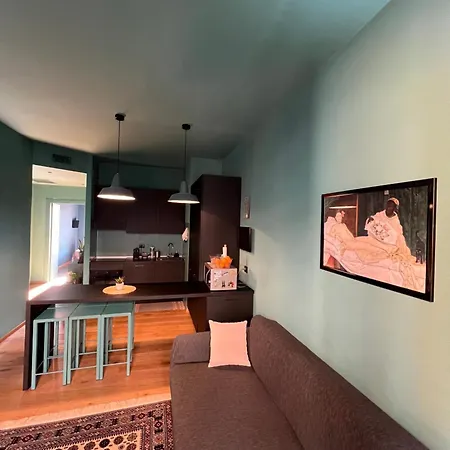 Apartment With Private Balcony On The Dora River Turin